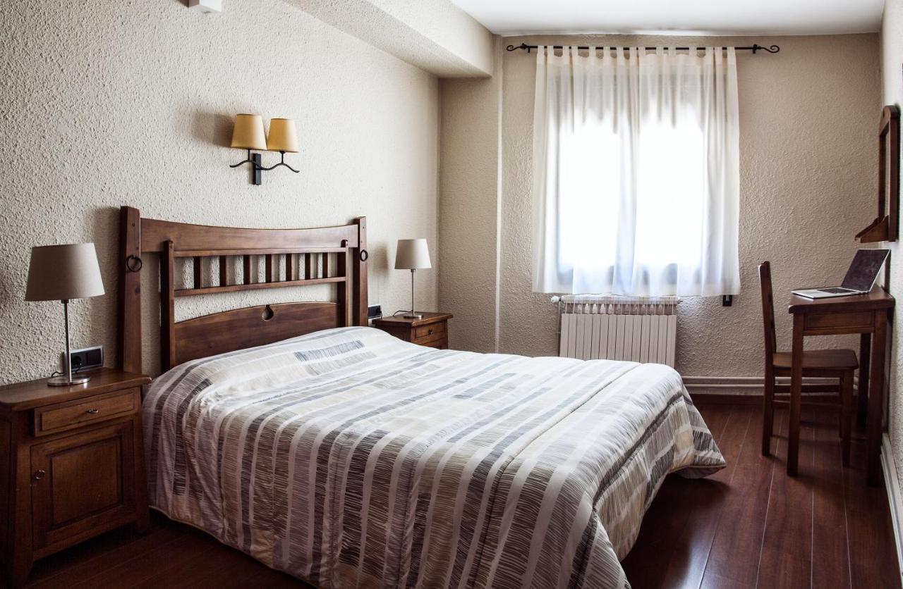Hostal La Placa Erill la Vall Exterior foto
