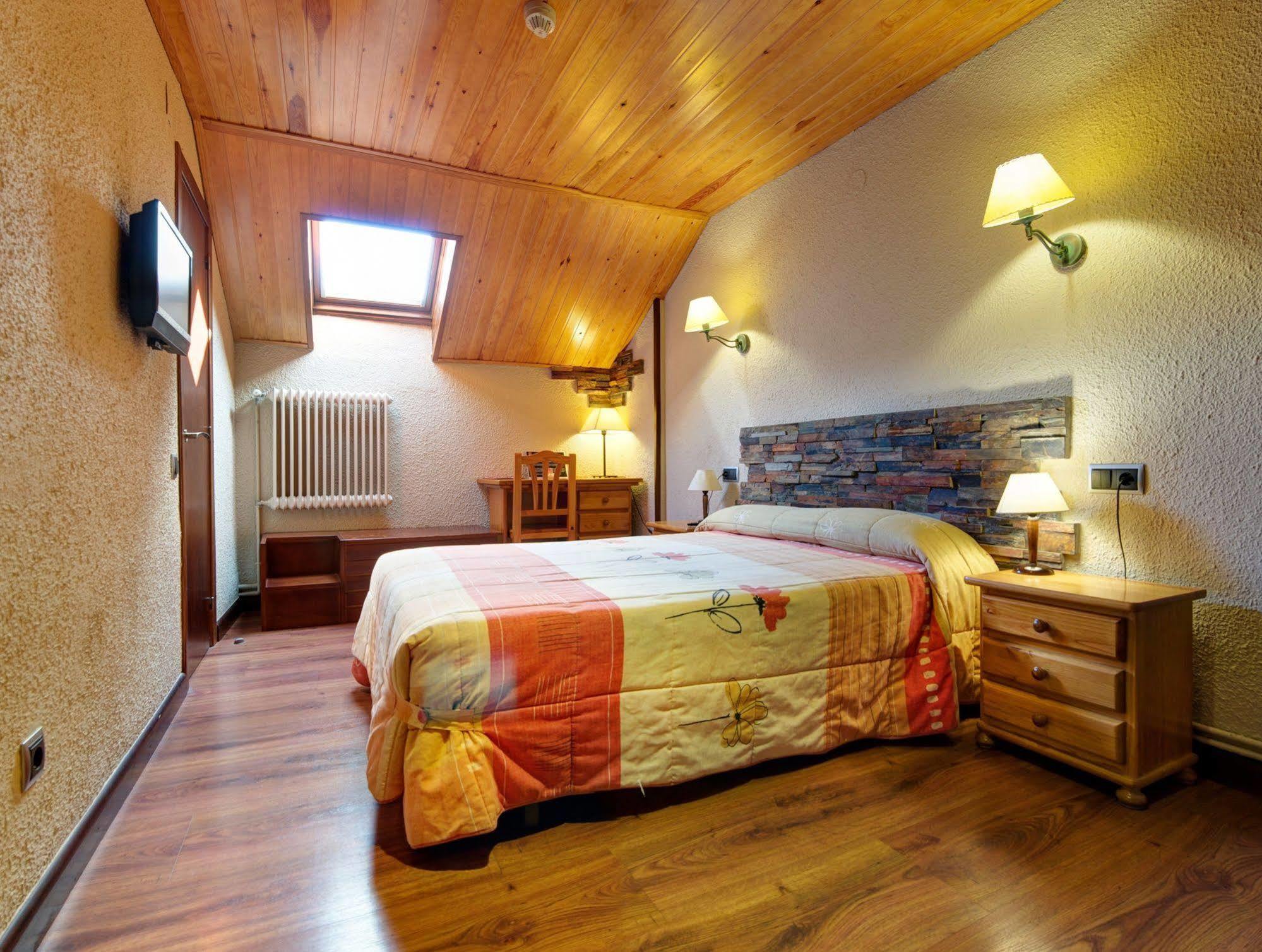 Hostal La Placa Erill la Vall Exterior foto